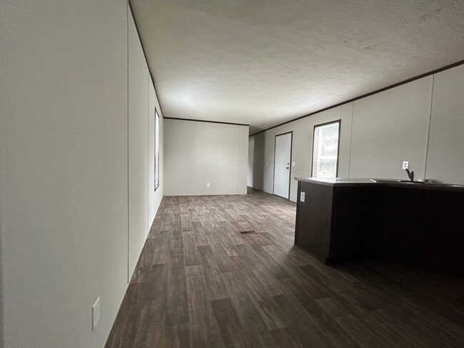 Building Photo - 733 Ascot Cir