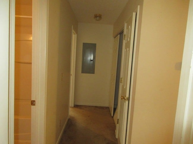 Building Photo - 251 Rast St