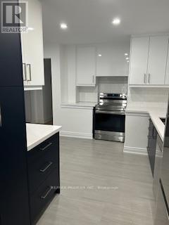 Building Photo - 639 Pinegrove Ave