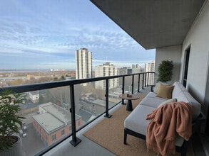 Building Photo - 15 Queen St S