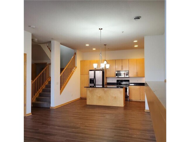 Building Photo - 533 Snelling Ave S