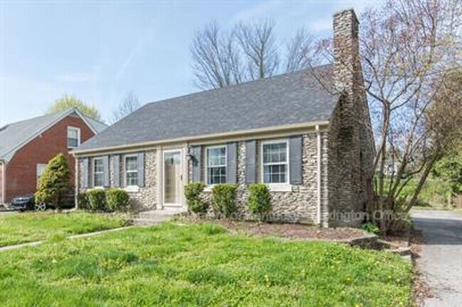 Building Photo - 574 Bob O Link Dr