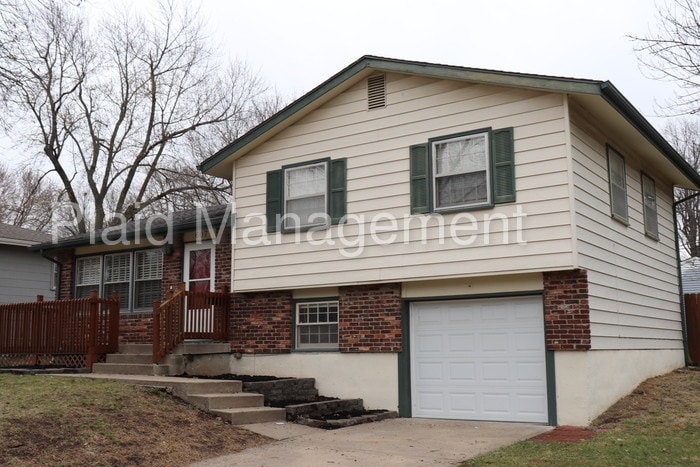 Primary Photo - 607 NW Kay Dr