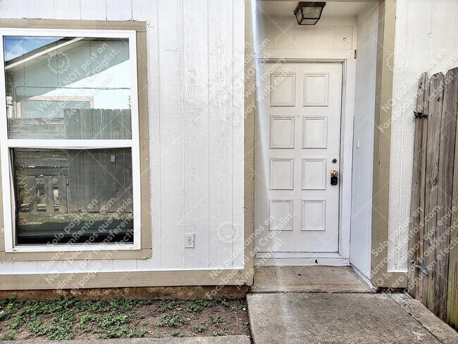 Building Photo - 907 Bird Creek Dr