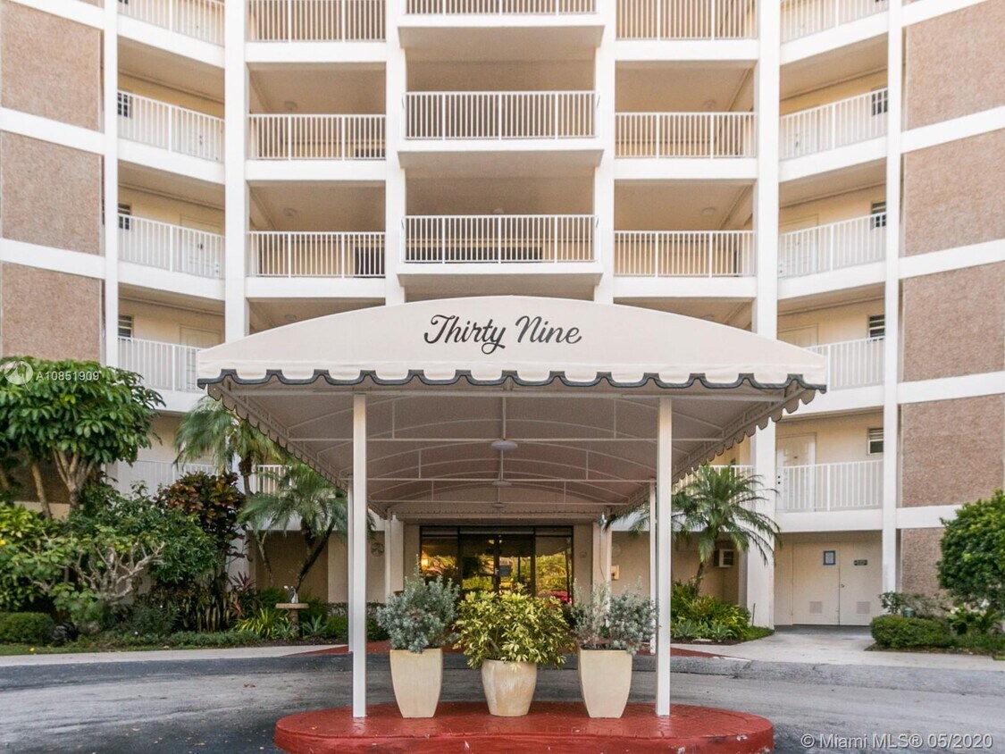 Primary Photo - 2940 N Course Dr