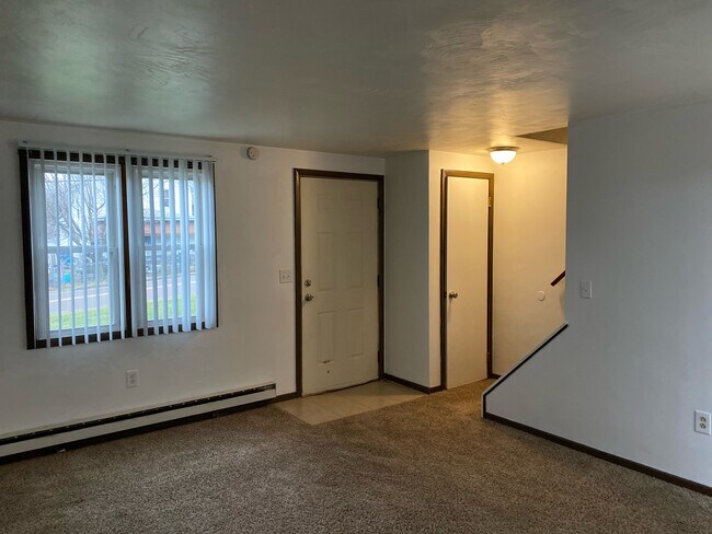 Building Photo - 937 4th W Ave