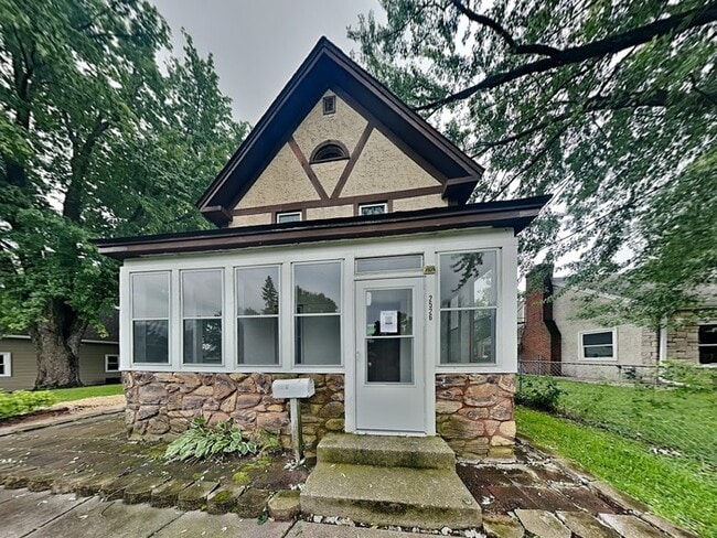 Building Photo - 2526 13th Ave E