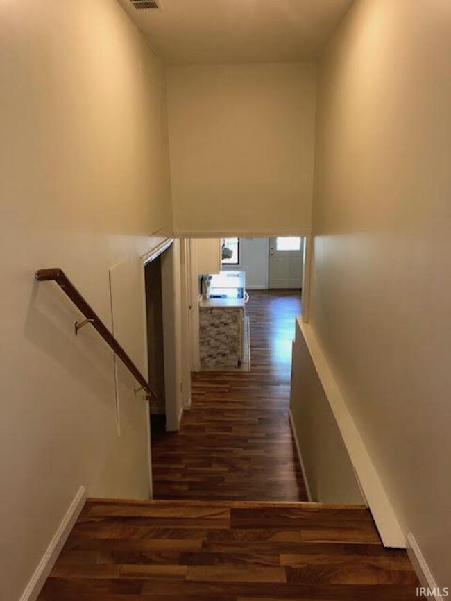 Building Photo - 607 E Moody Dr