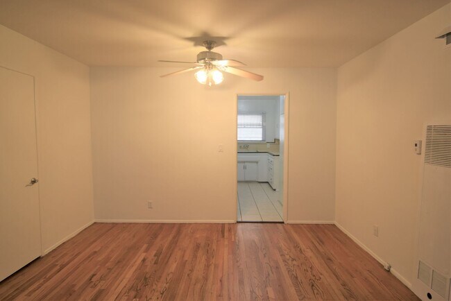 Foto del edificio - 11645 Moorpark St