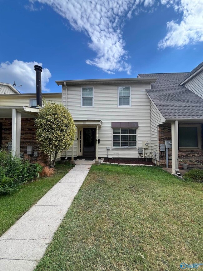 Building Photo - 317 Chateau Dr SW