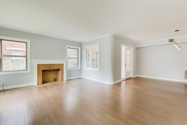 Building Photo - 2316 Wentworth St