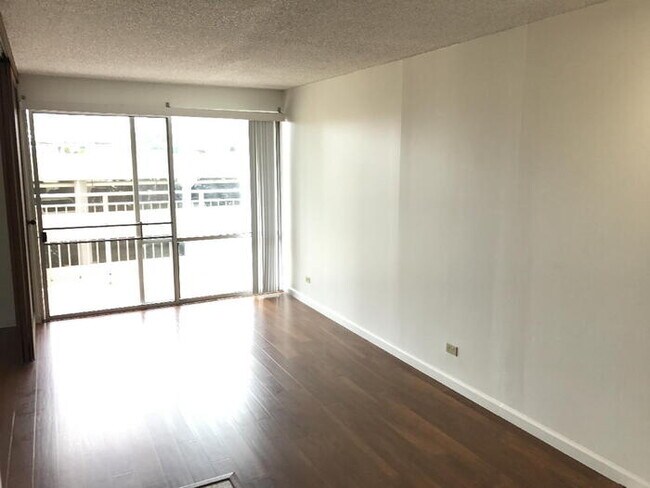 Foto del edificio - To register for the showing time below, no...