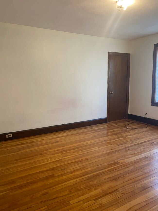 Building Photo - 13 Groton Plz