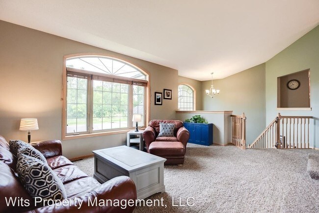 Building Photo - 4 br, 3 bath House - 703 MEADOWLARK DRIVE