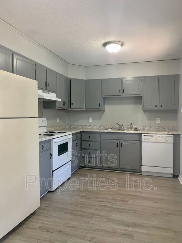 1975 Darby Dr Unit D8, Florence, AL 35630 Condo for Rent in Florence, AL