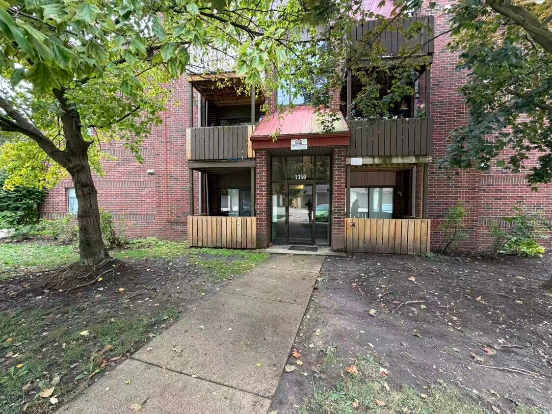 Primary Photo - 1350 Brook St