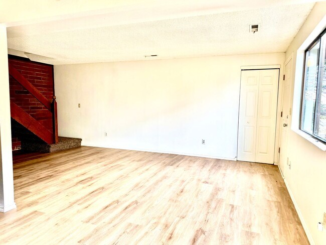 Foto del edificio - 1211 W Ivy Ave