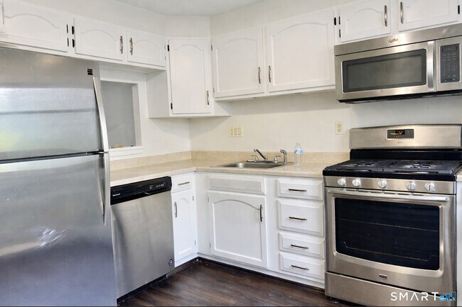 Foto del edificio - 16 E Gate Ln