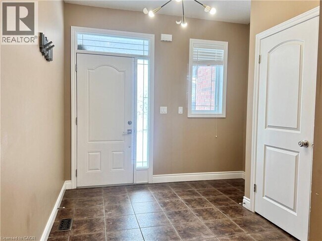 Photo du bâtiment - 441 Twin Leaf St