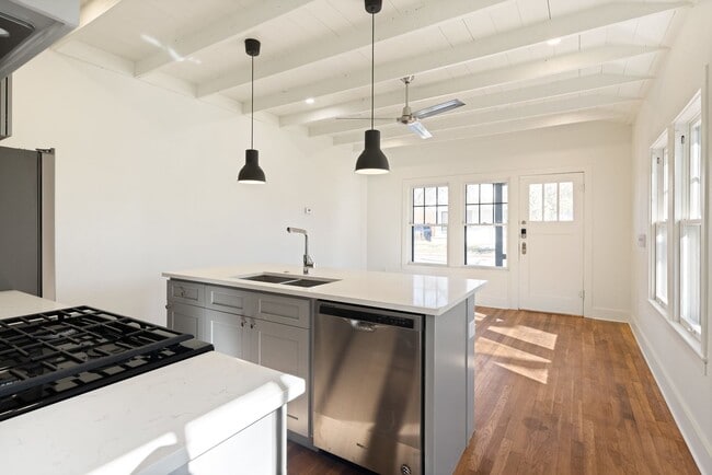 Building Photo - RECENTLY RENOVATED CHARMING 1/1 DUPLEX IN THE HAPPENING HISTORIC DISTRICT OF DIGNOWITY HILL