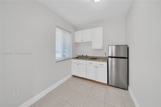 Building Photo - 7555 SW 28th Street Rd