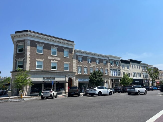 1 Bedroom 1 Bath Apartment on Greenwich Ave - Downtown Greenwich - 1 Bedroom 1 Bath Apartment on Greenwich Ave - Downtown Greenwich