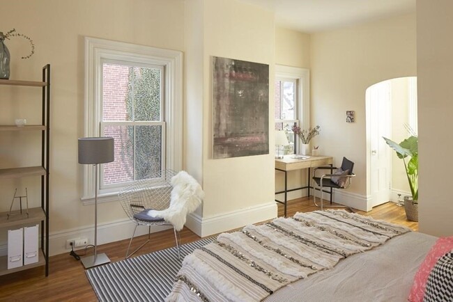 Building Photo - 26 Linnaean St