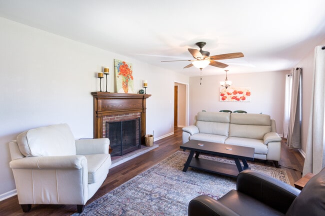 living room/dining room - 4150 Ackerman Blvd