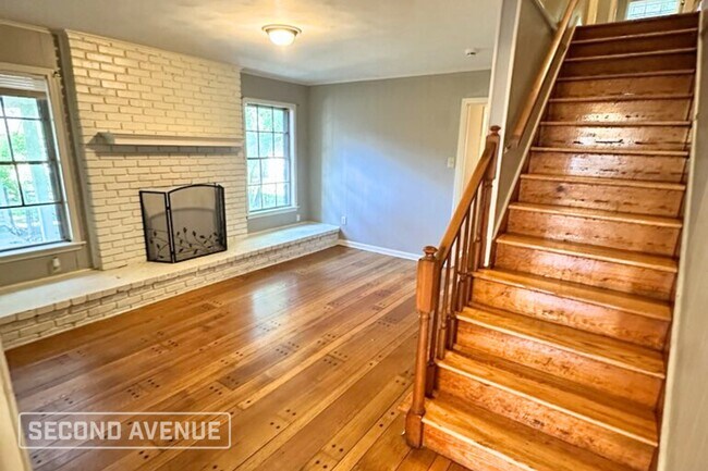 Foto del edificio - 5273 Fieldcrest Ave