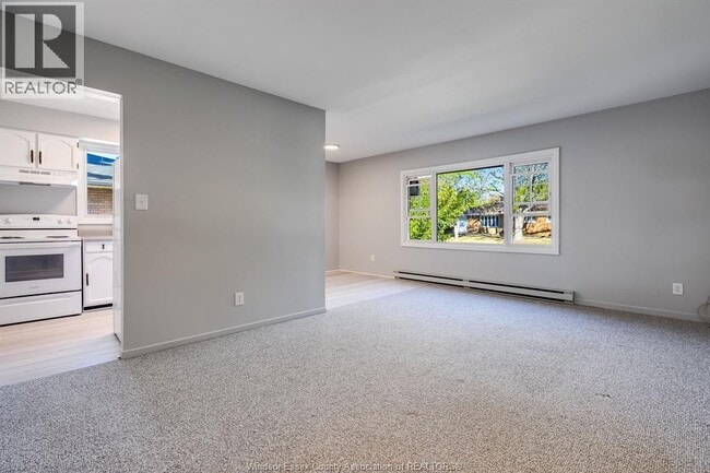 Building Photo - 25 Hillview Crescent