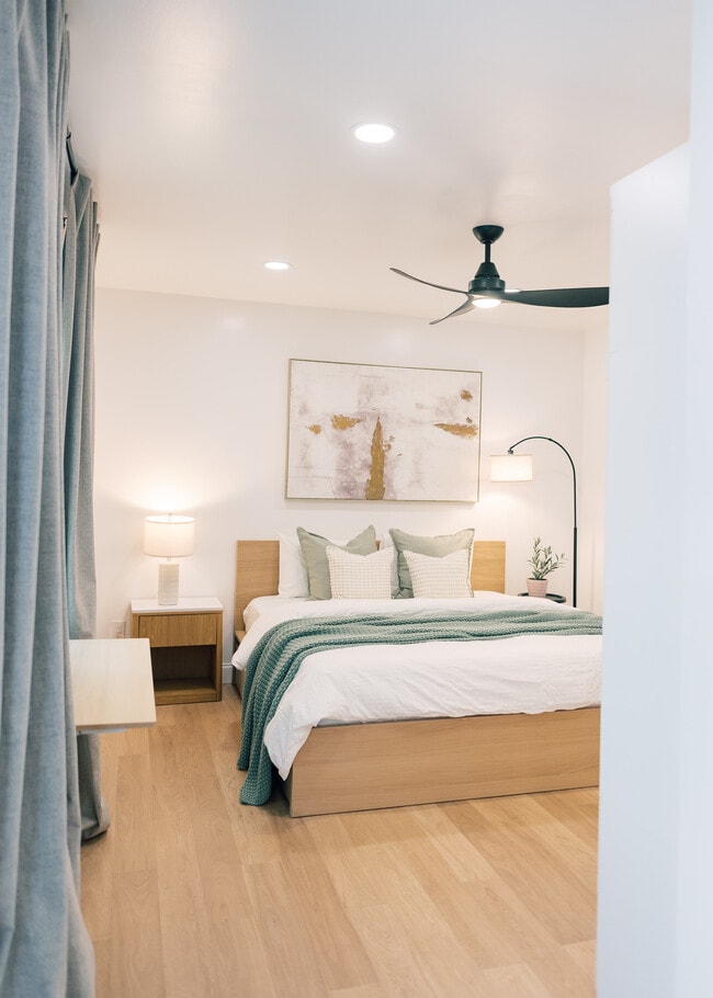 King Size Bed - 2402 W Cypress St