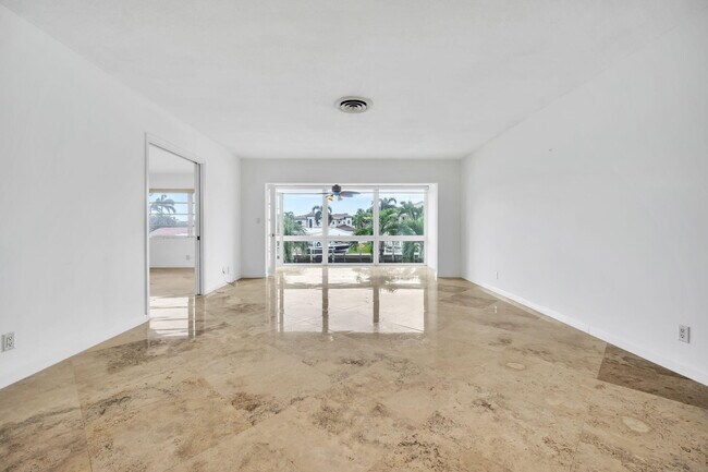 Foto del edificio - 2400 NE 36th St