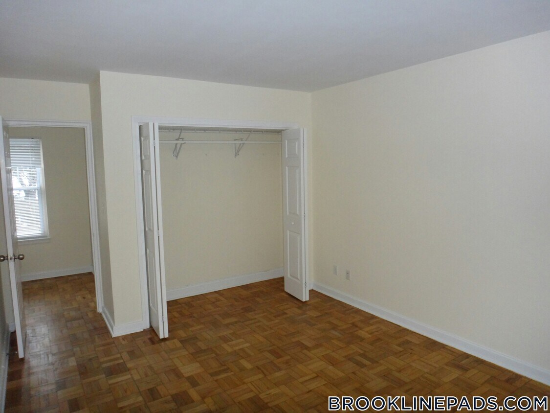 100 Thornton Rd, Brookline, MA 02467 Room for Rent in Brookline, MA
