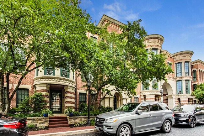 Foto del edificio - 2609 N Greenview Ave