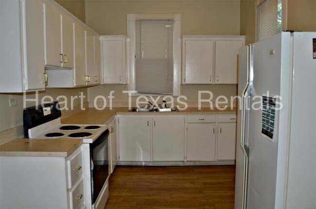 Foto del edificio - 2210 Colonial Ave