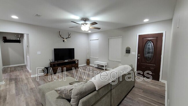 Building Photo - 347 Spruce Ln