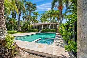 Building Photo - 627 Solar Isle Dr