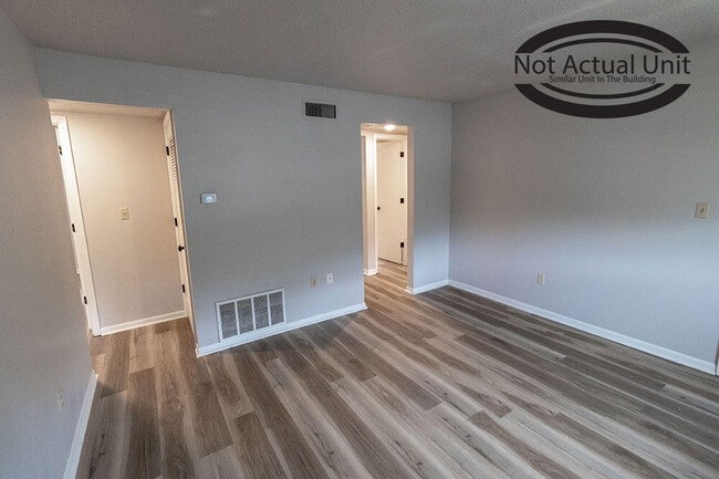 Building Photo - 2921 Northland Dr