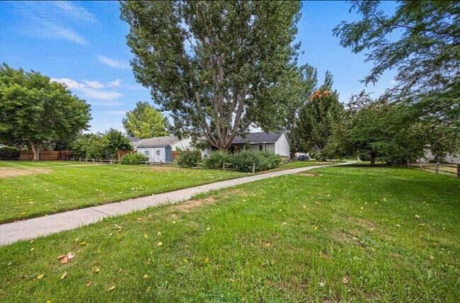 Building Photo - 803 Coopers Ct