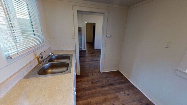 Foto del edificio - Coming Soon! Single Family 1/1 home for lease with large lot and 1 car garage!