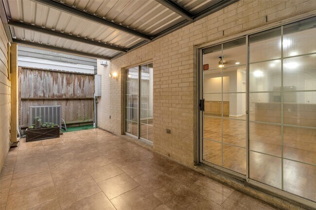 Foto del edificio - 341 W 23rd St