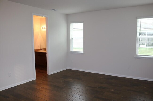 Foto del edificio - 212 Meadow Crossing Dr