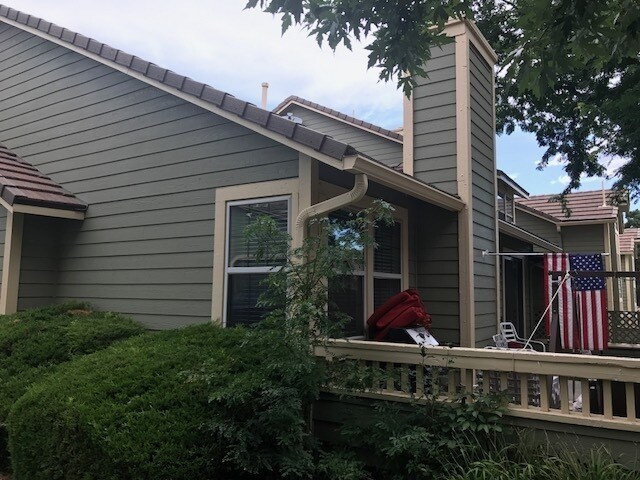 Foto del edificio - Great 3 Bed/3 Bath End Unit Townhome In Co...