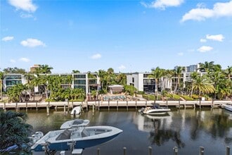 Building Photo - 3051 NE 48th St