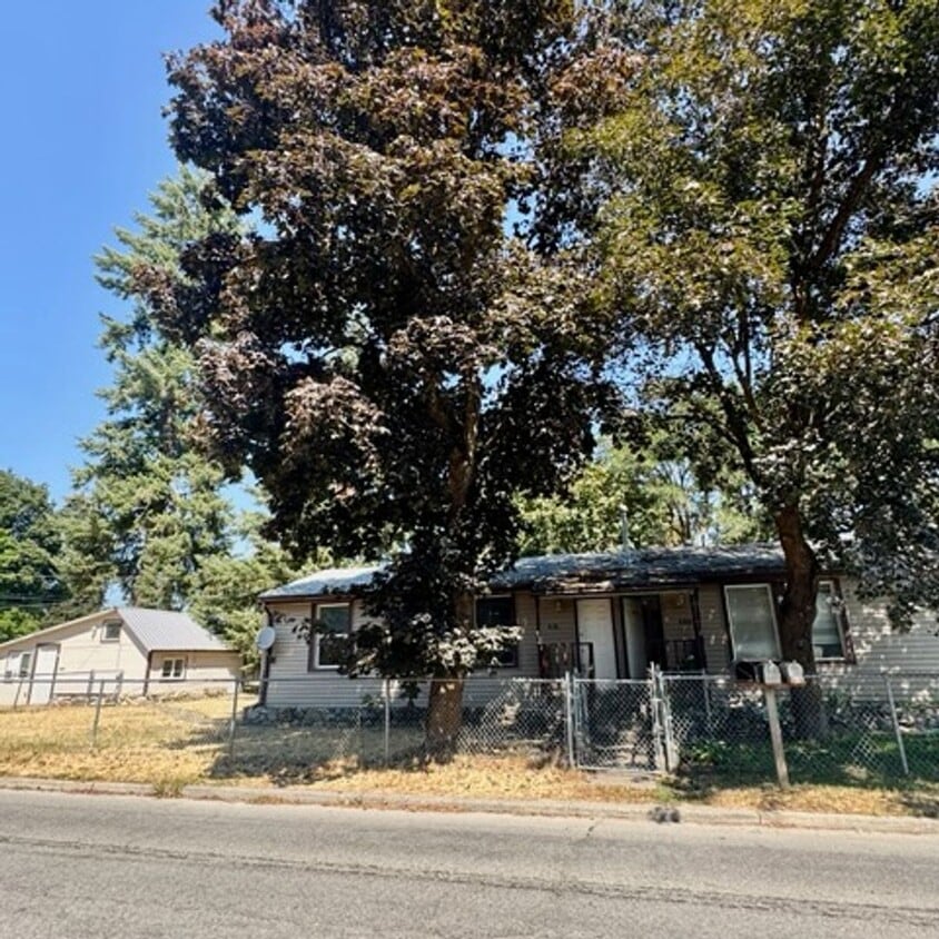 Foto principal - 1515-1519 E Elm Ave