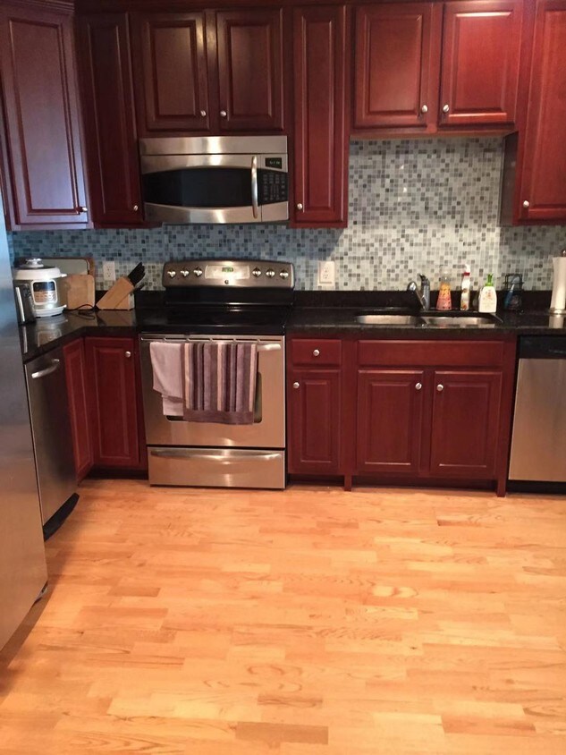 Foto principal - 204 Clocktower Dr