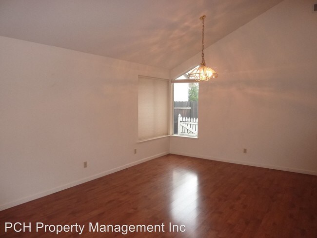 Building Photo - 2528 Du Bois Dr