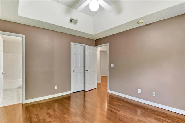 Building Photo - 127 Lauren Ln