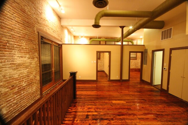 Building Photo - 319 S Flores St