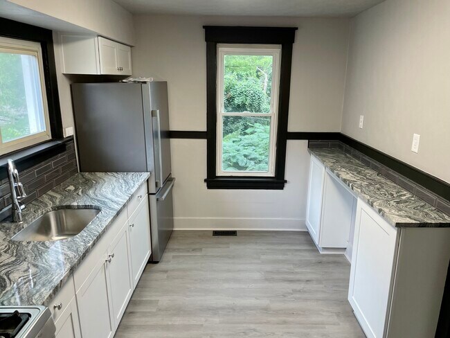 Kitchen - 126 Redlyn St